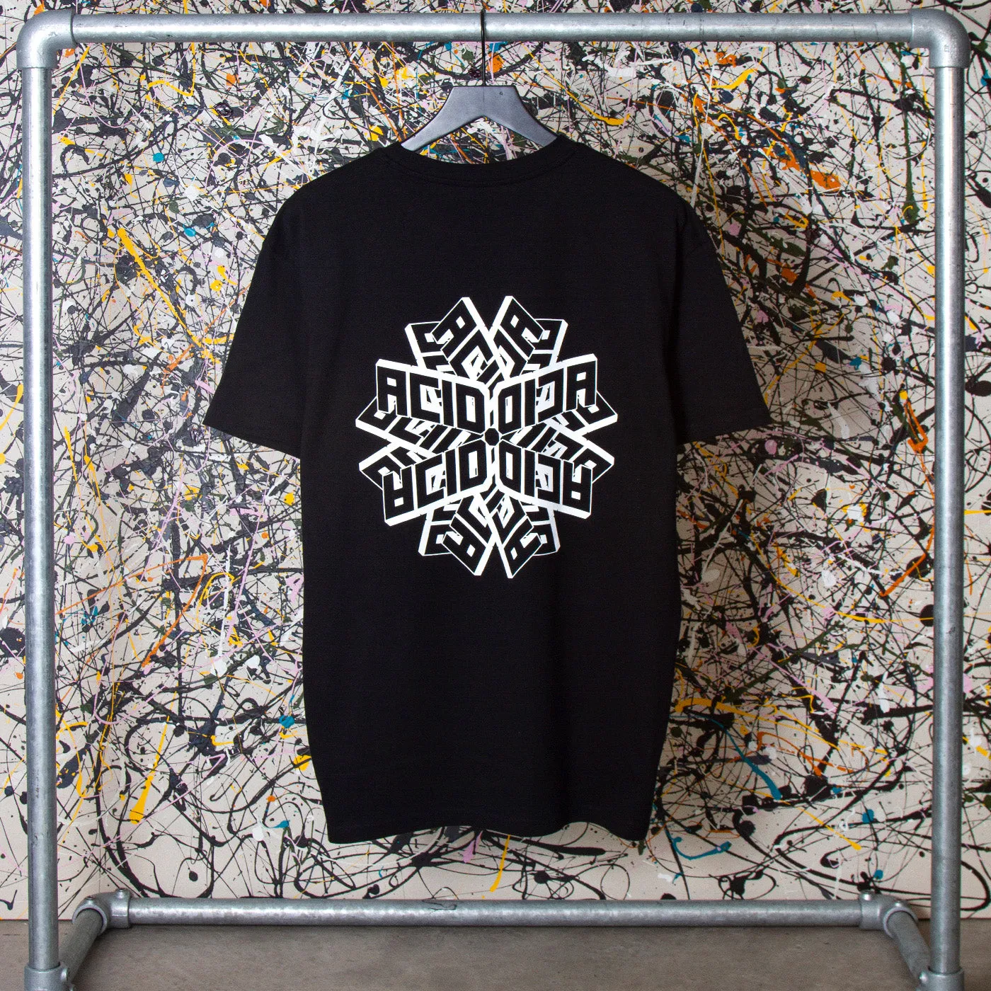 Geo Acid Back Print - Tshirt - Black